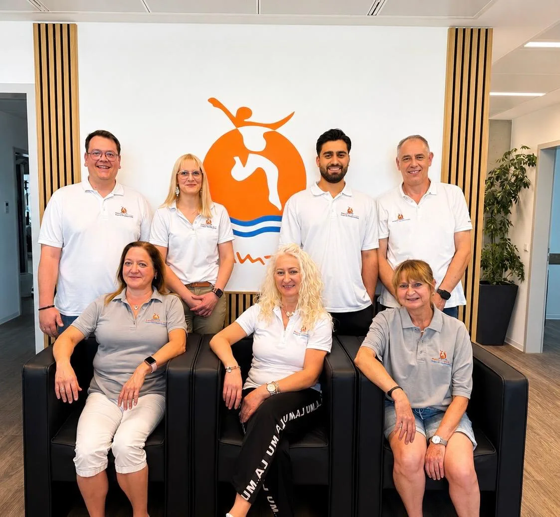 Das Team der Physio am Remsufer — 7 Therapeutinnen und Therapeuten